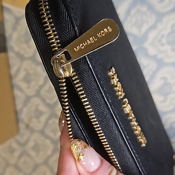 Michael Kors Large Multifunction Wallet/Phone Wristlet - Picture 5 of 11